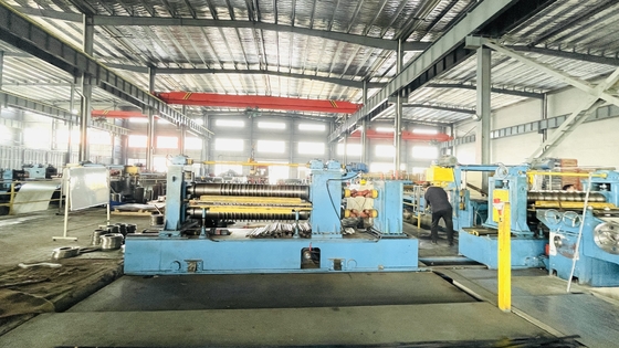 machine de fente en acier de bobine de 1800mm 15000kg automatique 200KW