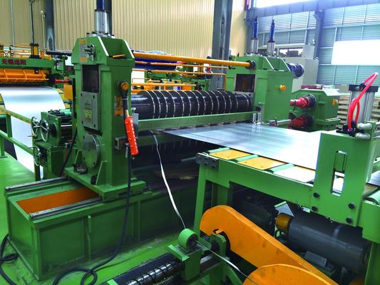 machine de fente en acier de bande de 0.6-5mm de gauche à droite alimentant