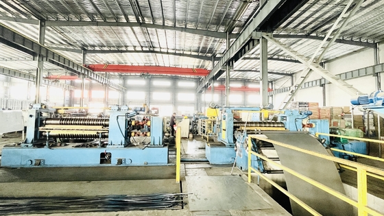 machine de fente en acier de bobine de 1800mm 15000kg automatique 200KW