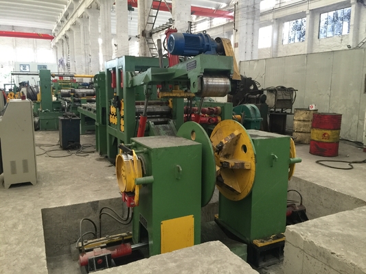 La ligne de refendage MAZS (0.2-1)x600 est utilisée pour le laminage à froid, les bobines galvanisées, le déroulage, le refendage et le rebobinage