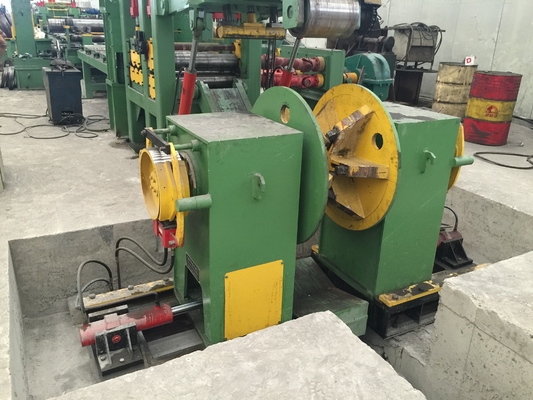 La ligne de refendage MAZS (0.2-1)x600 est utilisée pour le laminage à froid, les bobines galvanisées, le déroulage, le refendage et le rebobinage