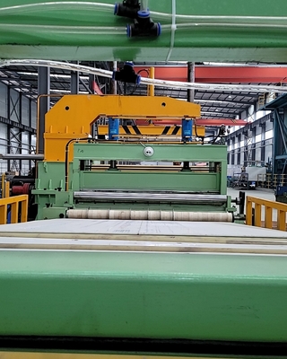 Machine de fente de tôle de l'acier 3000KG avec le système et la vitesse 0-100m/min d'opération d'écran tactile de coupe