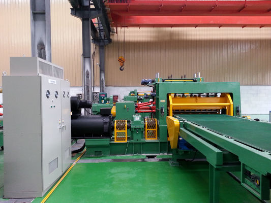 Coupe de feuillard à la ligne de longueur pour la coupe longitudinale pour l'épaisseur 0.3-3mm, bobine maximum 15T par le contrôle de PLC