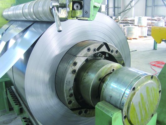 machine de fente en acier de bobine de 1300mm, précision à grande vitesse fendant la ligne