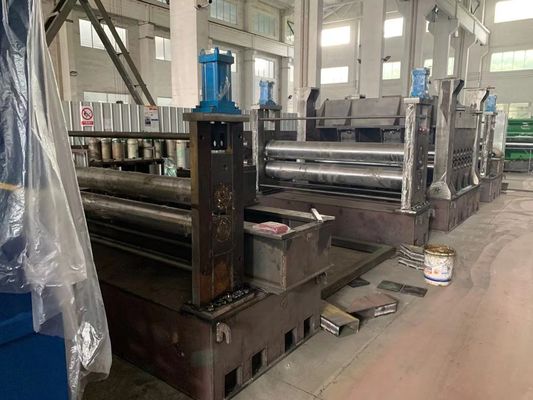Spee simple de machine de fente de Hydrualic Decoiler de bras haut pour le type en acier de lumière de la bobine 8000kg et employé pour faire le tuyau