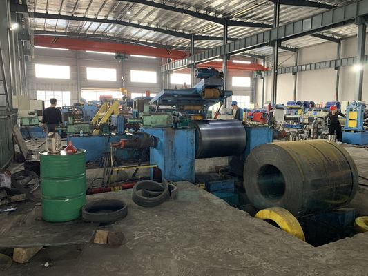 La machine de fente automatique de bande en acier épaisse moyenne pour la fente automatique laminée à froid de bobine en acier fonctionnent de l'équipement