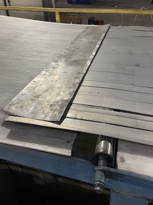 La machine de fente automatique de bande en acier épaisse moyenne pour la fente automatique laminée à froid de bobine en acier fonctionnent de l'équipement