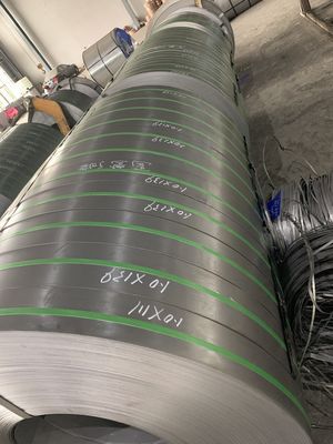 La machine de fente automatique de bande en acier épaisse moyenne pour la fente automatique laminée à froid de bobine en acier fonctionnent de l'équipement