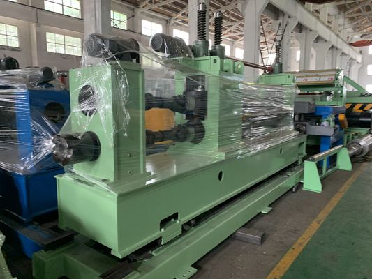 La bobine en acier fendant la ligne a employé à l'épaisseur 0.6~10mm pour le laminoir à froid, la tuberie soudée, le petit pain formant la machine, etc.